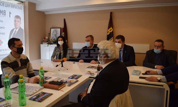 Красимир Каракачанов обсъди с войнски организации във Варна въвеждането на задължителна наборна служба и военно обучение в училищата