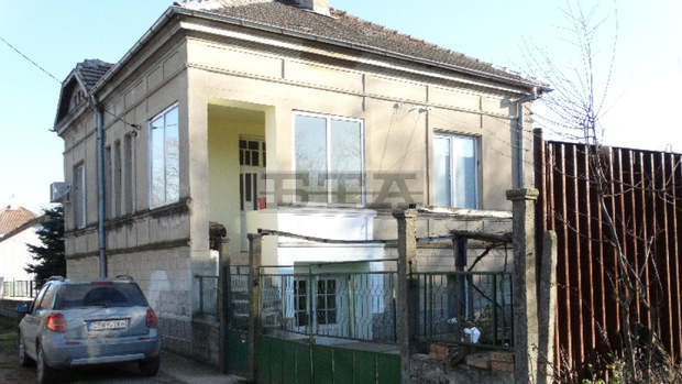 Тридесет и три годишна жена е обвинена за жестокото  убийството във видинското село Връв