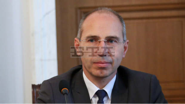 Веселин Тодоров: 228-те машини са предназначени за нужди на "Смартматик" и "СИела Норма", които нямат нищо общо с изборния процес в България Веселин Тодоров: 228-те машини са предназначени за нужди на "Смартматик" и "СИела Норма", които нямат нищо общо с изборния процес в България