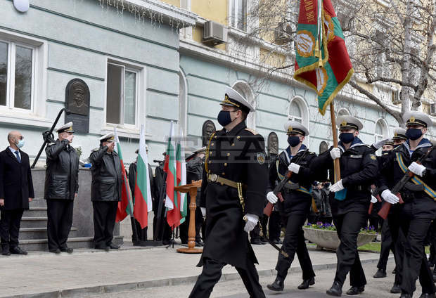 ВВМУ във Варна е признат лидер в морското образование на световно ниво, каза началникът му Боян Медникаров