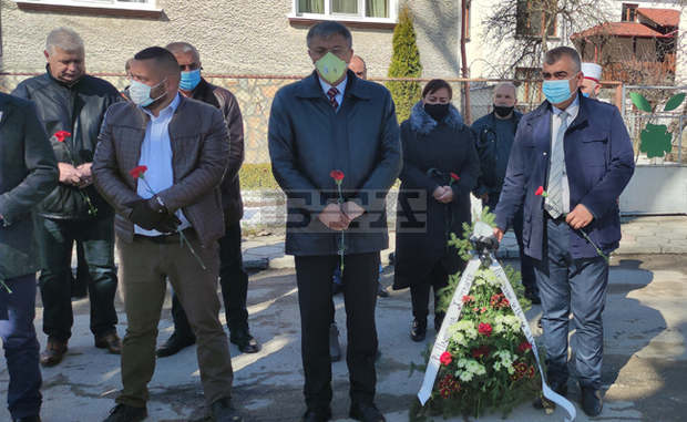 ДПС почете жертвите от т. нар. възродителен процес в доспатското село Барутин