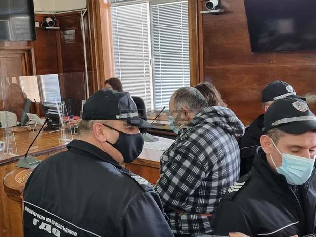 Обвиняемите за убийството на Еранухи Пехливанян от Русе остават за постоянно в ареста Обвиняемите за убийството на Еранухи Пехливанян от Русе остават за постоянно в ареста