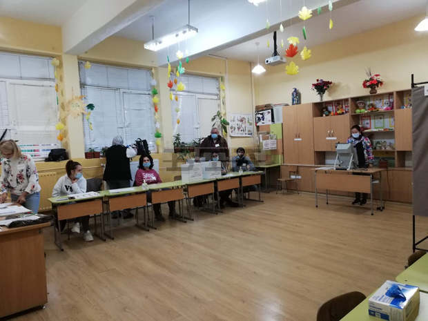 В област Сливен изборите започнаха нормално и в спокойна обстановка В област Сливен изборите започнаха нормално и в спокойна обстановка