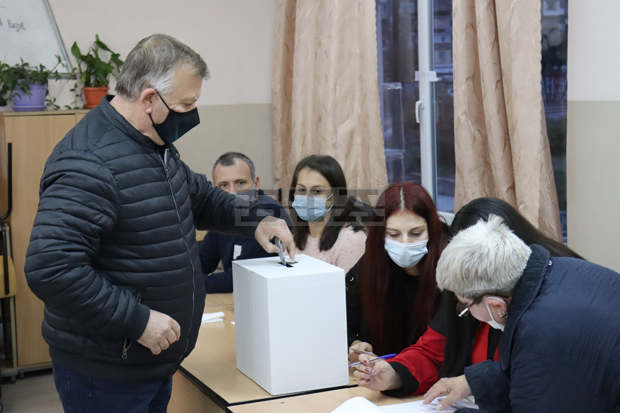 Малко над 8 процента е активността в област Търговище в изборите "две в едно" Малко над 8 процента е активността в област Търговище в изборите "две в едно"