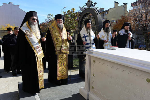 Със заупокойна литургия и панихида духовници и миряни почетоха паметта на Неврокопския митрополит Натанаил