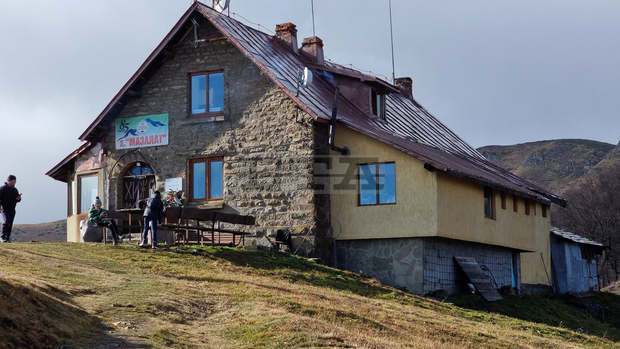 Планината е предпочитана по време на пандемия, туристите в хижите обаче намаляват заради зелените сертификати