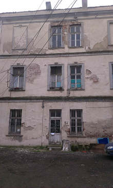 Областната администрация в Бургас търси стопанин на рушащ се имот