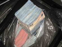 Митнически служители откриха недекларирана валута за над 300 000 лева в два товарни автомобила