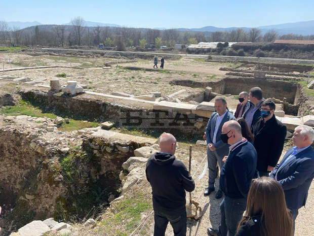 Инвестиции в инфраструктурата дават възможност за достъп до големи архитектурни обекти като Хераклея Синтика край Петрич