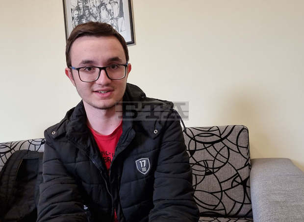 Десетокласник от Кърджали зае първо място в национално състезание по творческо писане на английски език Десетокласник от Кърджали зае първо място в национално състезание по творческо писане на английски език