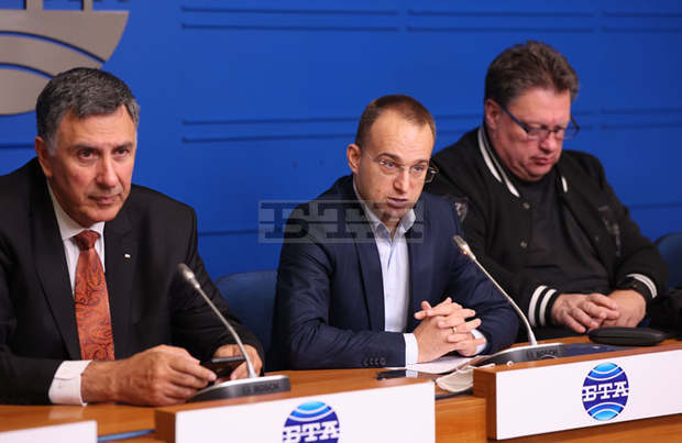 Членовете на ЦИК да се избират с конкурс, а не чрез партийни квоти, искат от партия МИР