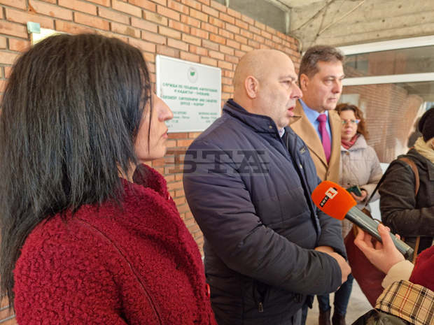 Задържани са извършителите на грабеж от казино в Пловдив, в ареста е жена, причинила катастрофа с жертва Задържани са извършителите на грабеж от казино в Пловдив, в ареста е жена, причинила катастрофа с жертва
