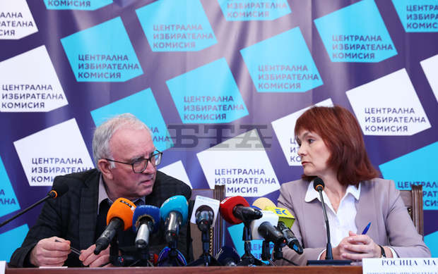 ЦИК е решила да подаде сигнал до главния прокурор за проверка на всички действия, свързани с внасянето на машини ЦИК е решила да подаде сигнал до главния прокурор за проверка на всички действия, свързани с внасянето на машини