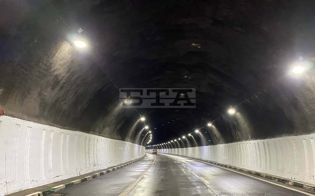 Движението в тунела "Траянови врата" на АМ "Тракия" към София утре ще е в една лента Движението в тунела "Траянови врата" на АМ "Тракия" към София утре ще е в една лента