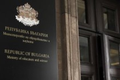 Близо 500 000 ученици учат присъствено през тази седмица в страната Близо 500 000 ученици учат присъствено през тази седмица в страната