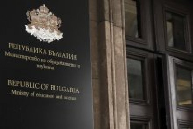 Близо 500 000 ученици учат присъствено през тази седмица в страната Близо 500 000 ученици учат присъствено през тази седмица в страната