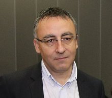 В българското образование учим вече 20 месеца пред лаптопа и не трябва да позволяваме отново да бъдат затваряни училищата, заяви Диян Стаматов