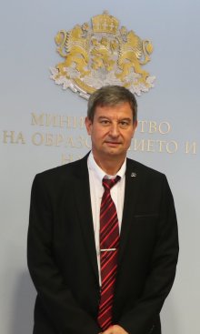 Синдикатът "Образование" подкрепя официалната позиция на българските правителства, решението на Народното събрание от 2019 г. и позицията на президента за РСМ