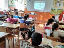 Повече от 285 000 ученици от пети до 12-и клас учат присъствено в цялата страна днес