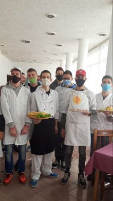Гимназисти от Смолян спечелиха приз за добротворчество в подкрепа на медици
