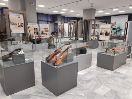 В средата на XIX век се появяват първите инструменти от цигулковото семейство, изработени от български майстори, според музейни специалисти В средата на XIX век се появяват първите инструменти от цигулковото семейство, изработени от български майстори, според музейни специалисти