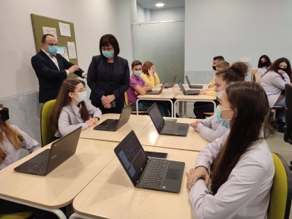 Младите хора трябва да умеят да работят в екип, заяви в Пловдив заместник-министърът на образованието Мария Гайдарова Младите хора трябва да умеят да работят в екип, заяви в Пловдив заместник-министърът на образованието Мария Гайдарова