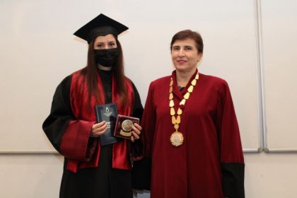 На церемония бяха връчени дипломите на бакалаврите и магистрите, завършили Химикотехнологичния и металургичен университет през 2021 г. На церемония бяха връчени дипломите на бакалаврите и магистрите, завършили Химикотехнологичния и металургичен университет през 2021 г.