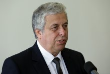 Опасенията са ни, че ако НИМХ премине към МОСВ, ще остане само с оперативната си дейност, заяви директорът проф. Христомир Брънзов Опасенията са ни, че ако НИМХ премине към МОСВ, ще остане само с оперативната си дейност, заяви директорът проф. Христомир Брънзов