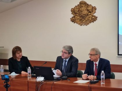 Студентите в българските университети се увеличават и през академичната 2020/2021 година всички студенти у нас са 202 606