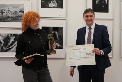 Носителката на Националната награда за фотографско изкуство "Анастас Карастоянов" Нели Гаврилова интерпретира действителността така, както я усеща Носителката на Националната награда за фотографско изкуство "Анастас Карастоянов" Нели Гаврилова интерпретира действителността така, както я усеща
