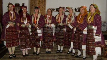 Женската певческа група "Високо пеене" получи грамоти във връзка с вписването в Представителния списък на ЮНЕСКО за нематериално културно наследство Женската певческа група "Високо пеене" получи грамоти във връзка с вписването в Представителния списък на ЮНЕСКО за нематериално културно наследство
