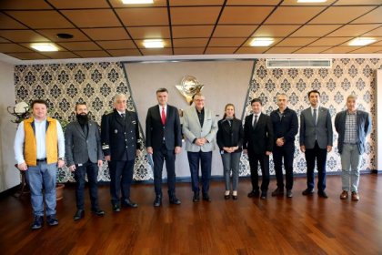 Морското ни училище представи кораба "Св. св. Кирил и Методий" на среща на полярни изследователи от България и Турция Морското ни училище представи кораба "Св. св. Кирил и Методий" на среща на полярни изследователи от България и Турция