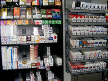 Тютюн без бандерол и алкохол  в пластмасови бутилки  откриха в магазин в Балчик