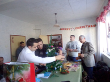 Партията ГЕРБ в Дупница раздаде коледни подаръци на членовете на местния Съюз на слепите и на Клуба на инвалида