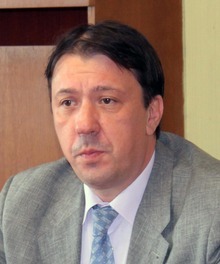 С бял люляк посрещнаха водача на листата на "БСП лява България" Явор Куюмджиев в търговищкото село Лиляк