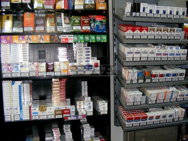 Тютюн без бандерол и алкохол  в пластмасови бутилки  откриха в магазин в Балчик