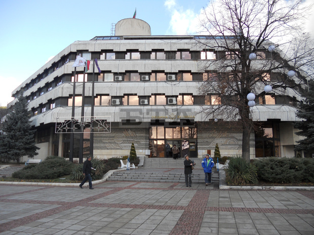 Над 30-тонен скален къс е паднал в коритото на река Бистрица при едноименното дупнишко село Над 30-тонен скален къс е паднал в коритото на река Бистрица при едноименното дупнишко село