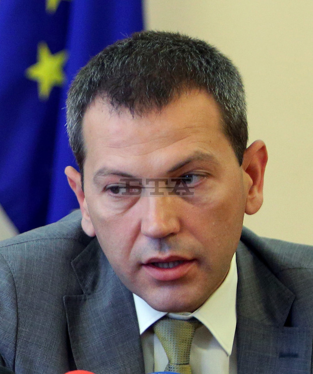 Новият терминал на бургаското летище е най-голямата инвестиция за аерпорта от десетилетия, обяви заместник-министър Тодоров Новият терминал на бургаското летище е най-голямата инвестиция за аерпорта от десетилетия, обяви заместник-министър Тодоров