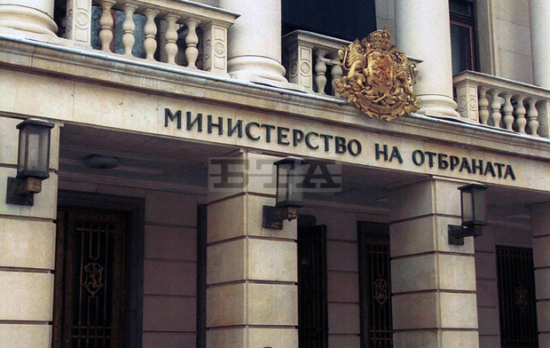 Възпоменателна плоча в памет на бележити възпитаници на въздушното училище в Казанлък ще бъде открита утре