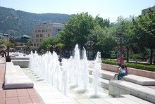 Раздават пейки и райграс на участниците в инициативата "Благоевград - това си ти!"