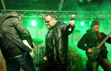 В Каварна посрещнаха новата годинас концерт на американския хеви метълизпълнител Тим "Рипър" Оуенс 