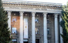 Русенският университет е получил грамота и статуетка "Сграда на годината 2014" за "Канев Център"