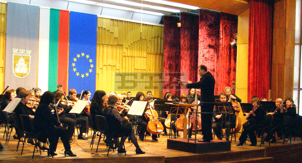 Плевенската филхармония  започва сезона с концерти в католически катедрали  със световни творби