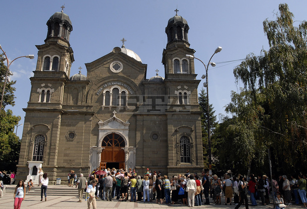Започва външна реставрация на катедралния храм "Св.св. Кирил и Методий" в Бургас