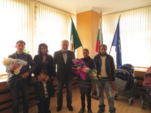 Бебетата, родени в Деня на Разград,получиха подаръци от кмета