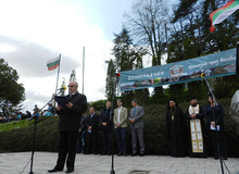 С празнична програма на детски и танцови състави  от Сърбия и България бе открит  туристическия сезон в Белоградчик