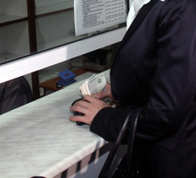 До 16.30 ч. 25 000 вложители в КТБ са се разпоредили с гарантираните си влогове в размер на общо 1 милиард и 70 милиона лева
