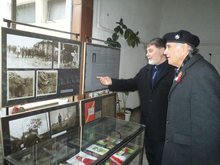 Фотоизложба "Трагедията на народите" представят в библиотекатав Разград 