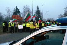 Жители на два русенски квартала протестираха отново на пътя Русе-Бяла
