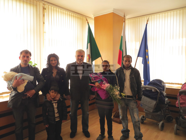 Бебетата, родени в Деня на Разград,получиха подаръци от кмета